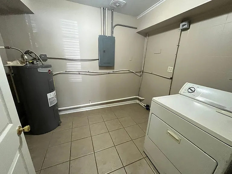 1236 Scott Ave — Photo 6