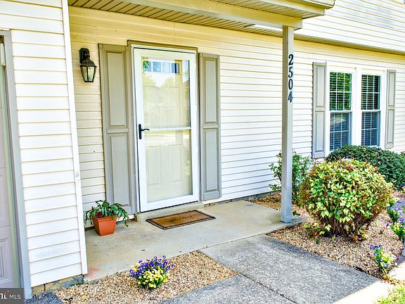 2nd image of 2504 Symphony Ln