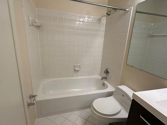 4th image of 7482 Laurel Oak Ct