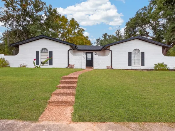 1200 Slaydon St, Henderson, TX 75654