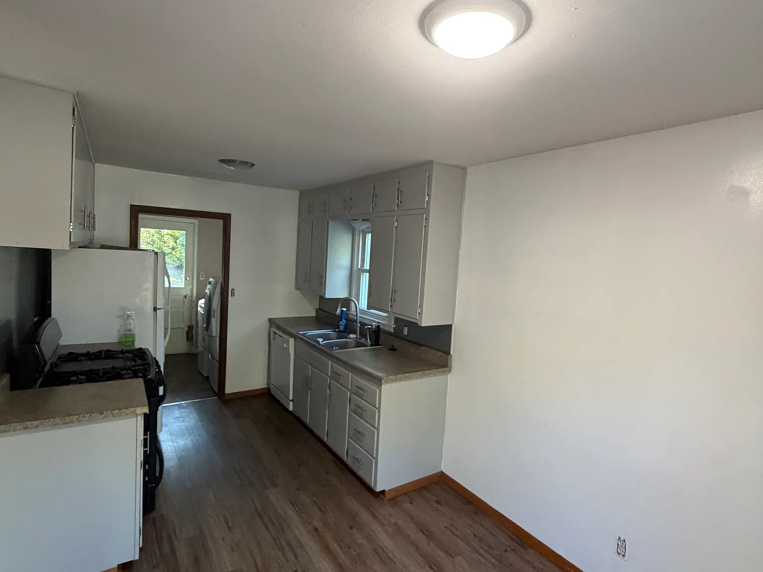 3 bed, 960 sqft, $1,200 — Photo 4