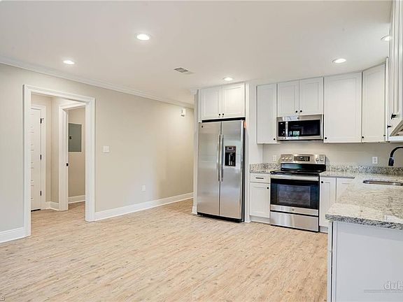 4th image of 709 Meadowgreen Village Dr