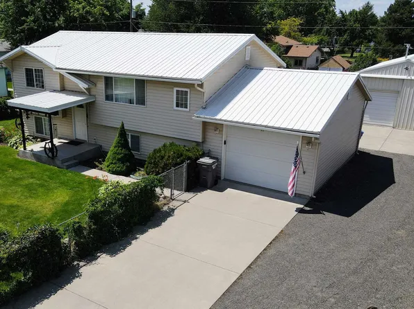 5113 N Eastland Dr, Newman Lake, WA 99025