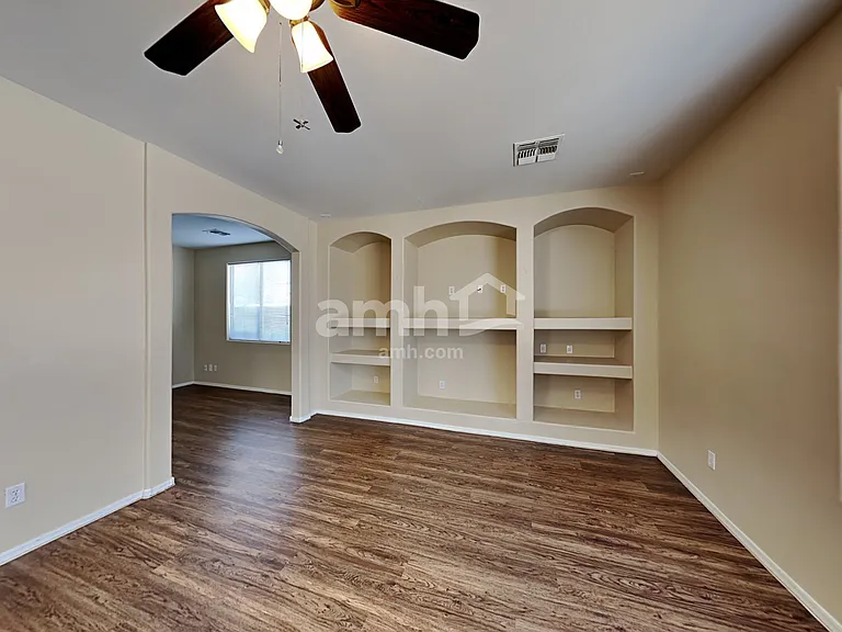 10859 W Locust Ln — Photo 7