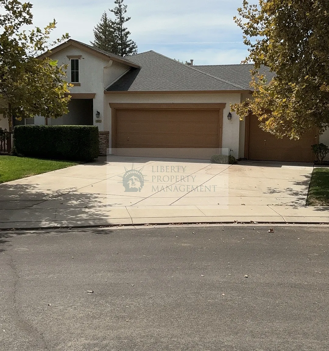4 bed, 1905 sqft, $2,895 — Photo 1