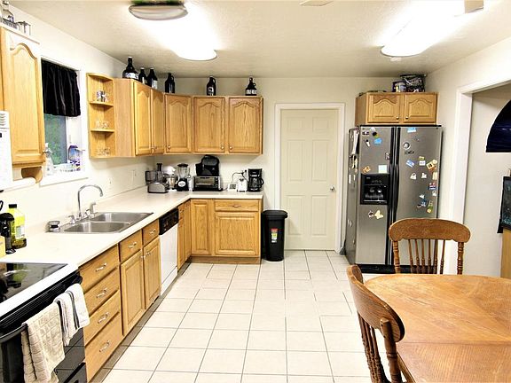 5th image of 2131 Otter Dr