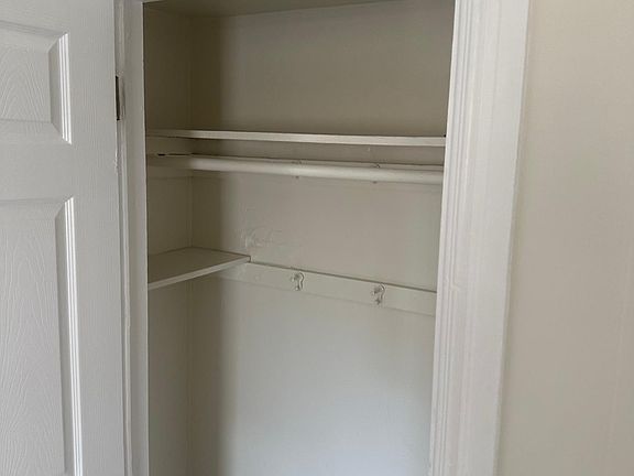 4th image of 120 Valley St APT 2