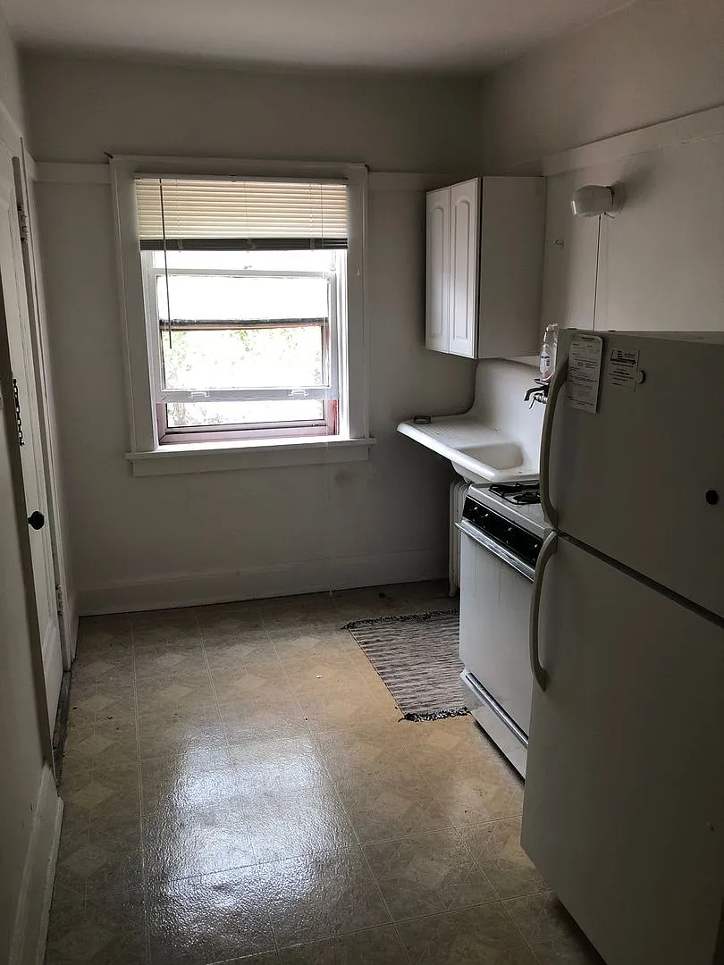 Newport Manor — Photo 4