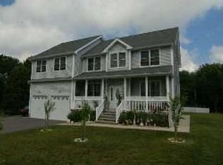 311 High St, Westerly, RI 02891