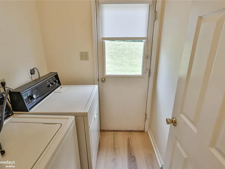 4059 Wedgewood Rd — Photo 32