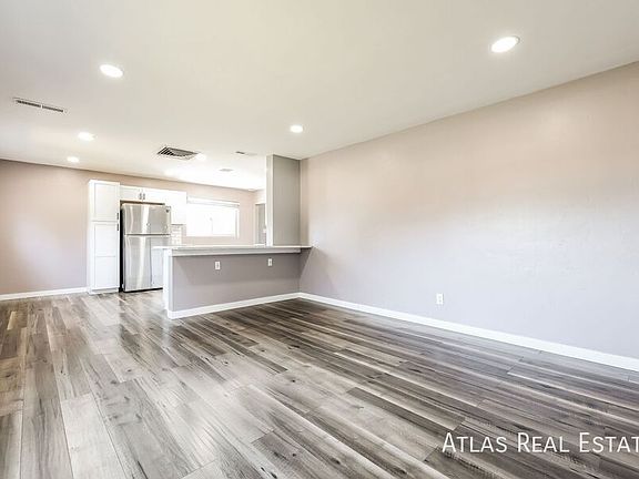 3rd image of 1620 Phoenix Ct