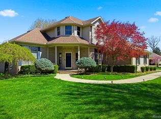 8488 Annette Ave, Grosse Ile, MI 48138