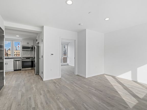 5th image of 39-04 29th St Penthouse 5B