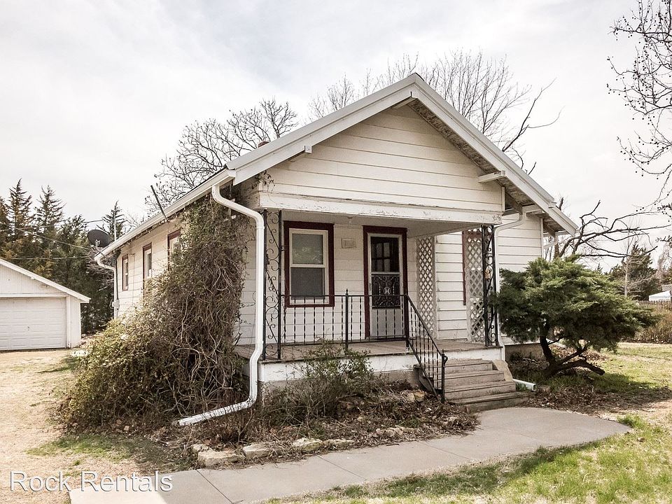 1st image of 123 W Avenue E