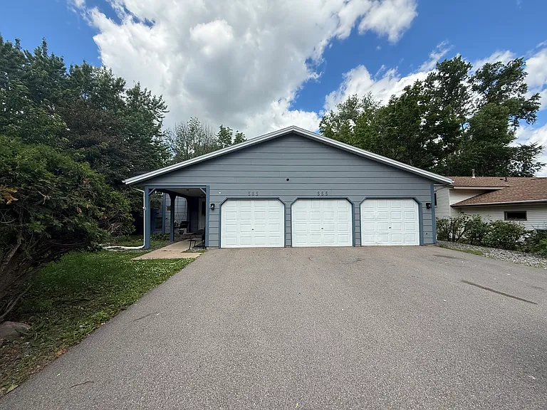 555 Lake Cove Ct — Photo 10