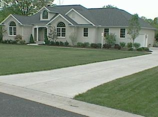 435 Amber Dr SE, Warren, OH 44484