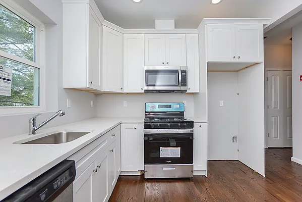 Sold by Remax Edge | media 6