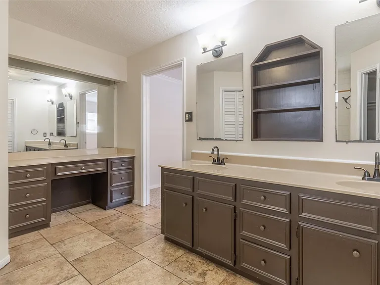 2643 Hodges Bend Cir — Photo 30