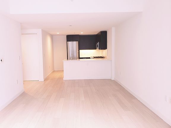 5th image of 535 W 43rd St N #14D