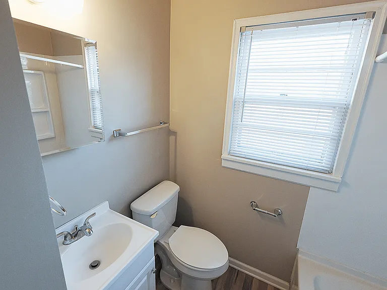 3426 Starr St #B — Photo 16