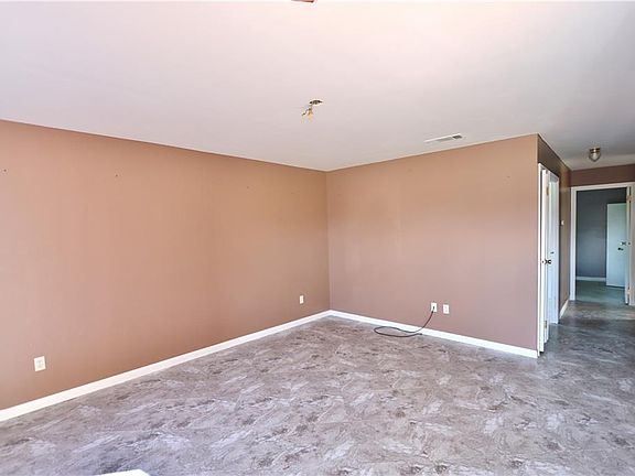 3rd image of 120 Julia Dr