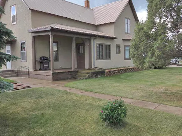 110 W Elm Ave, Glen Ullin, ND 58631