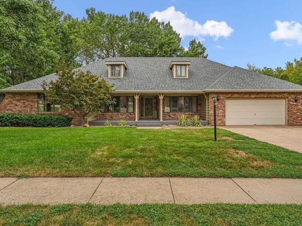 325 SW Whitehall Ln, Topeka, KS 66606
