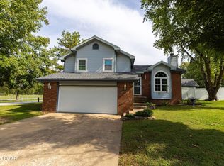 1621 Crestwood Dr, Webb City, MO 64870