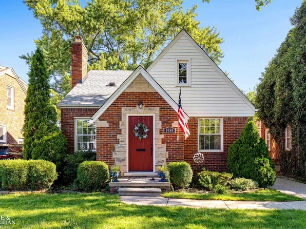 1984 Beaufait Dr, Grosse Pointe Woods, MI 48236