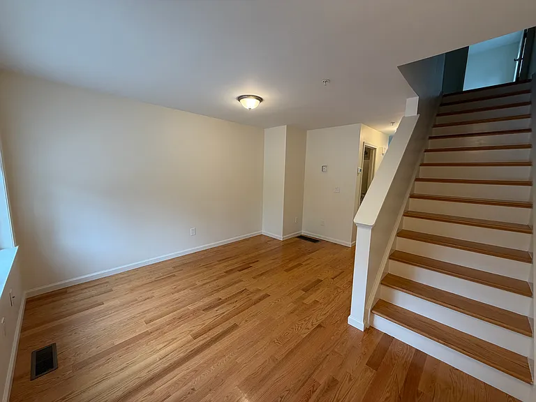 283 Lake St #B — Photo 5