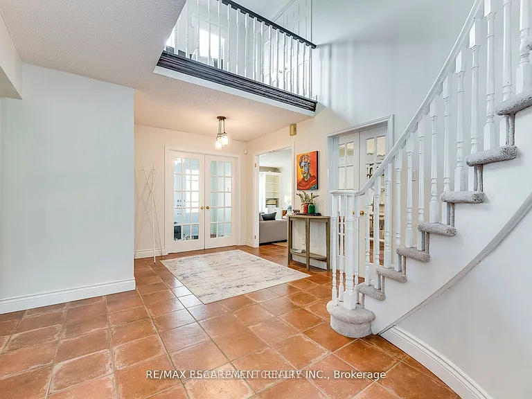 1239 White Ln — Photo 3