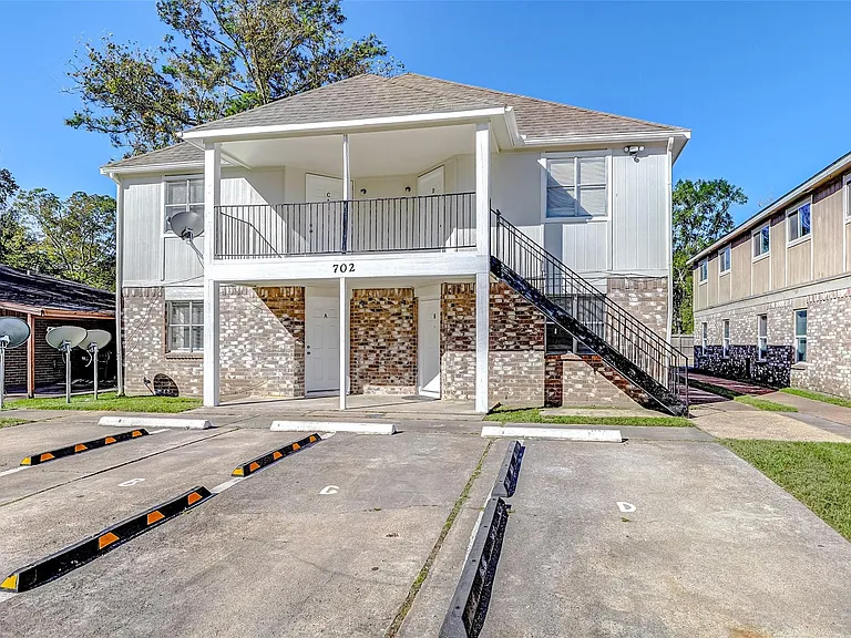 702 Lyle West Ave #C — Photo 1