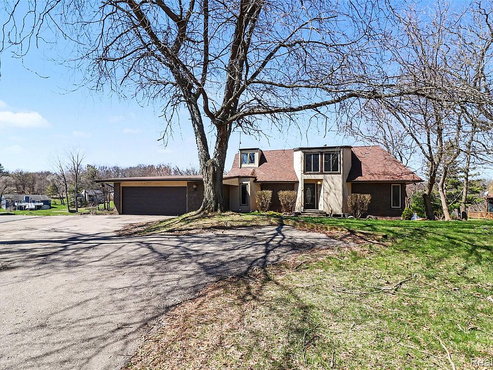 1st image of 13490 Lakebrook Dr