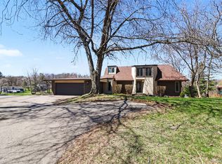 13490 Lakebrook Dr, Fenton, MI