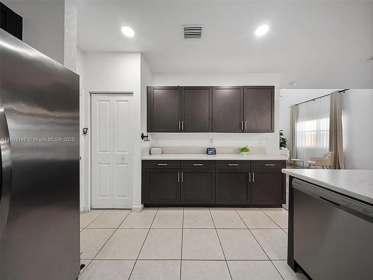 1411 SE 26th Rd — Photo 27