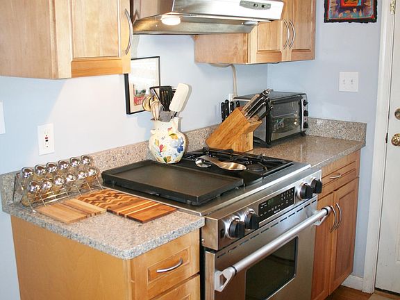 4th image of 104 N Brook Ln