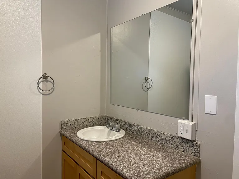 815 N 5th St #204 — Photo 9