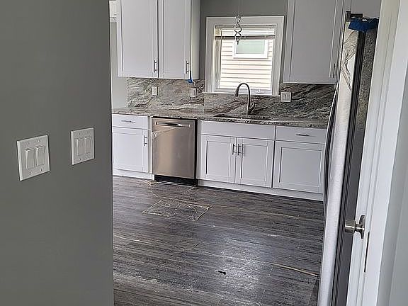 5th image of 225 Lakeside Ave