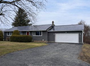 7627 Selden Rd, Le Roy, NY 14482