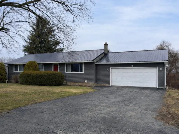 7627 Selden Rd, Le Roy, NY 14482