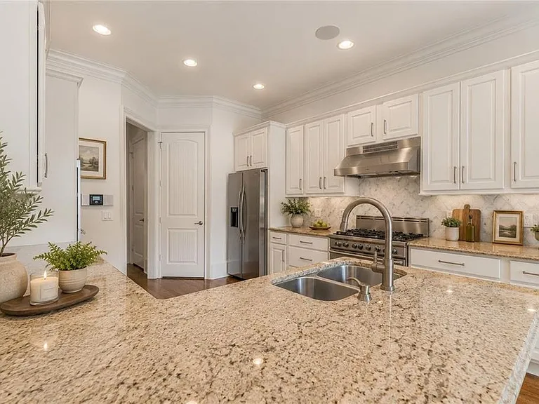 1296 Lenox Park Blvd — Photo 6
