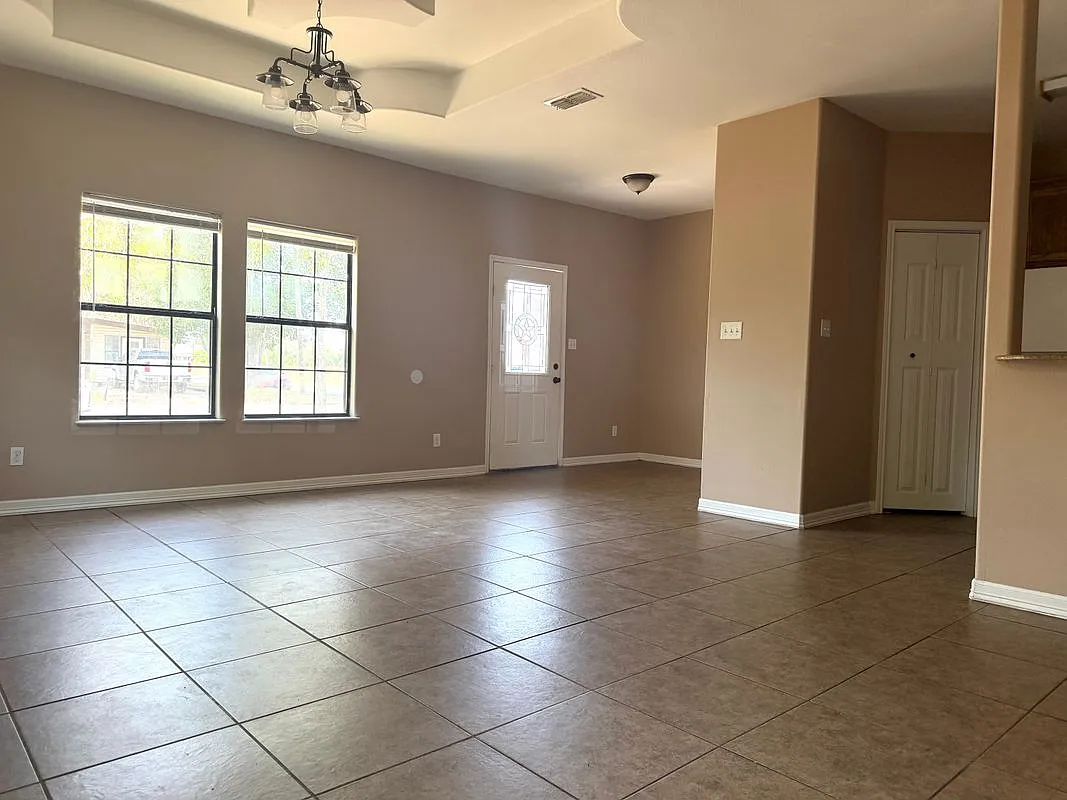 3 bed, 2.0 bath, 1338 sqft, $1,500 — Photo 3