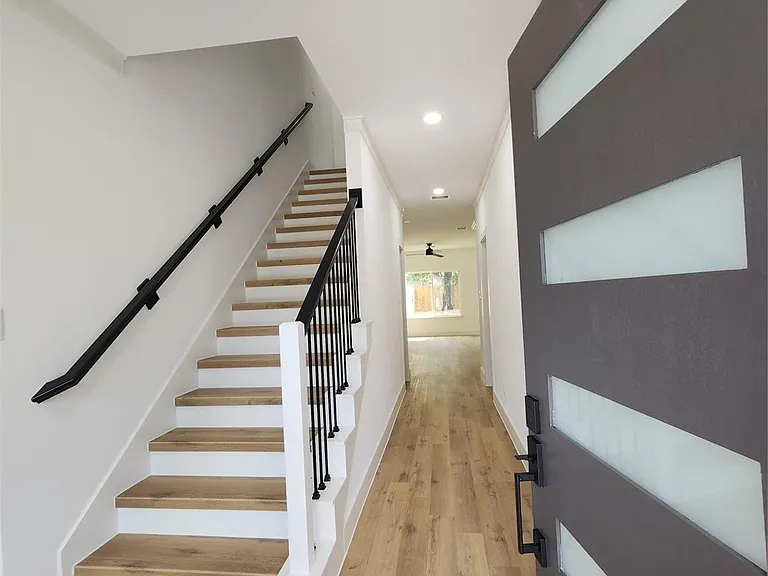 316 S Sandra St #A — Photo 2
