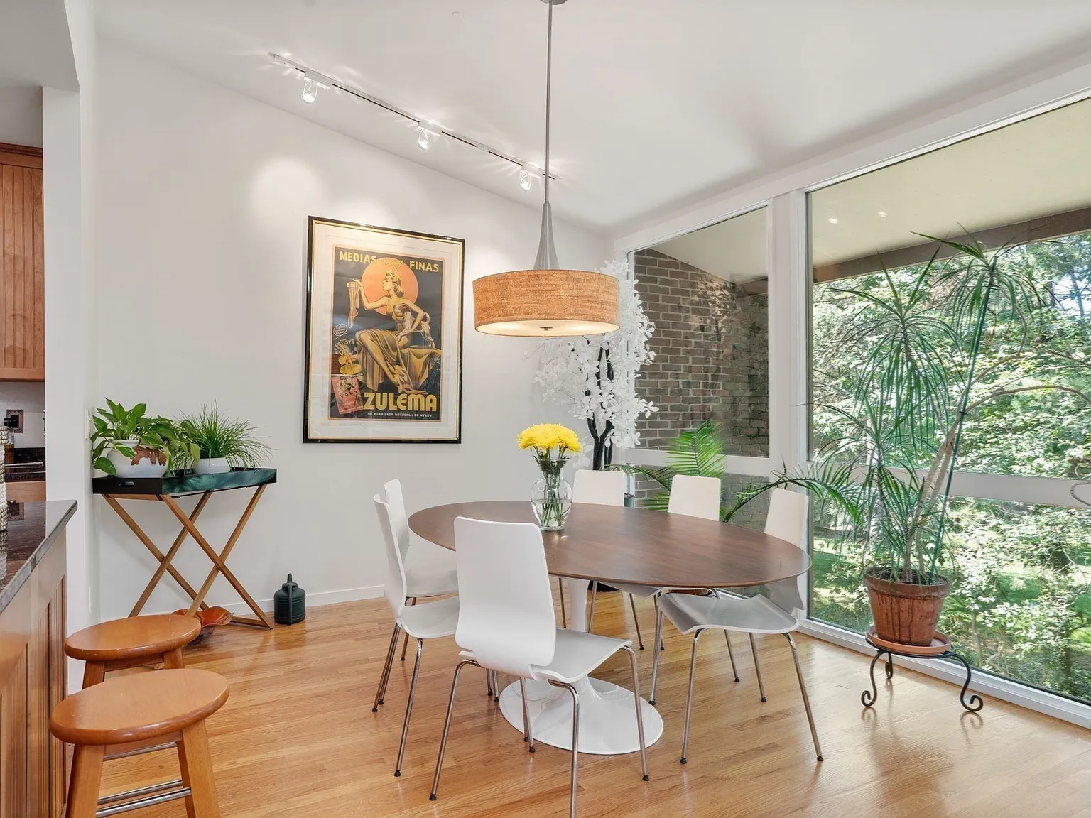 2 bed, 2.0 bath, 1495 sqft, $5,000 — Photo 4