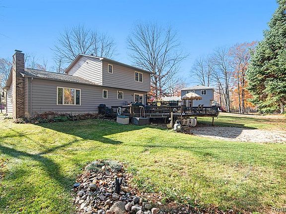 5th image of 2695 Reynolds Cir