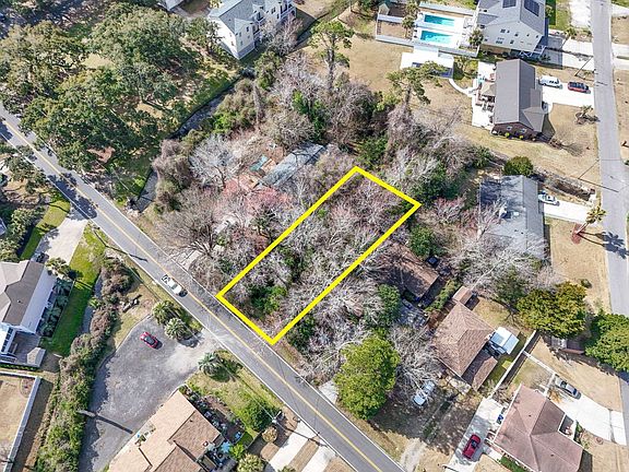 3rd image of 417 3rd Ave. S