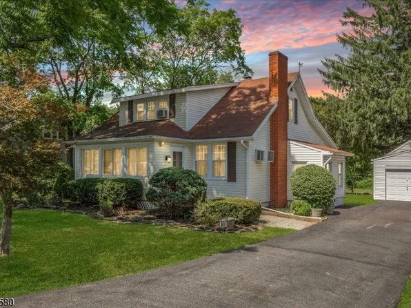 39 Norwood Dr, Gillette, NJ 07933