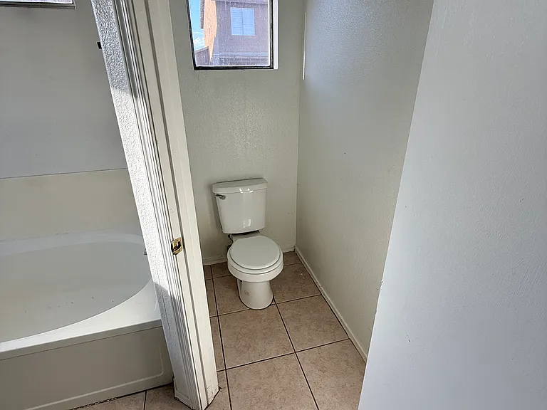 9010 W Holly St — Photo 4