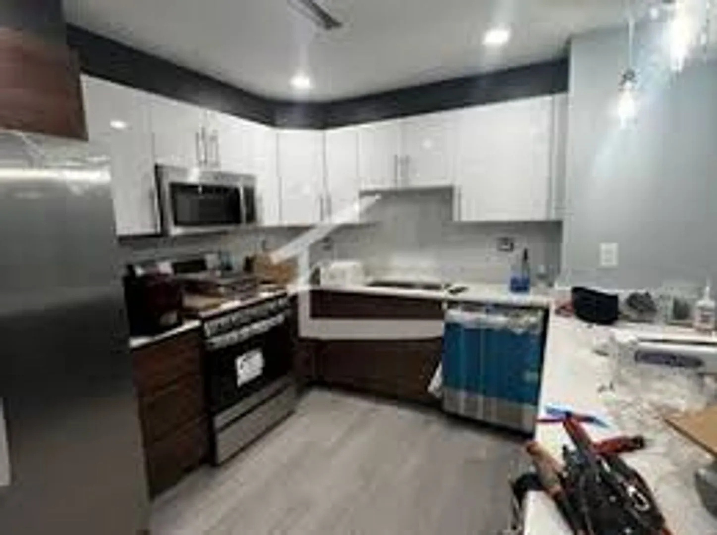 New Apartment on Washington Sq. In-Unit Washer and Dryer, Central Heat/AC, Steps from the T Stop — Photo 2