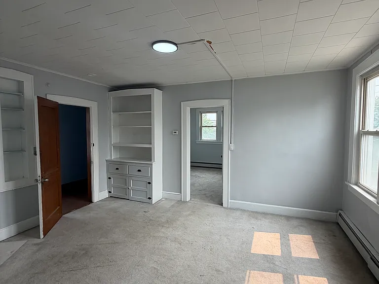 143 Illinois Ave — Photo 6